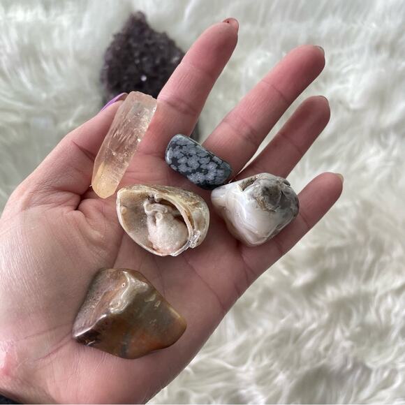 Bundle of 11 Raw & Tumbled Crystals Stones Amethyst Clusters Selenite Obsidian - Picture 6 of 6